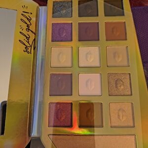 Eyeshadow Palette with Purple and Gold Shades